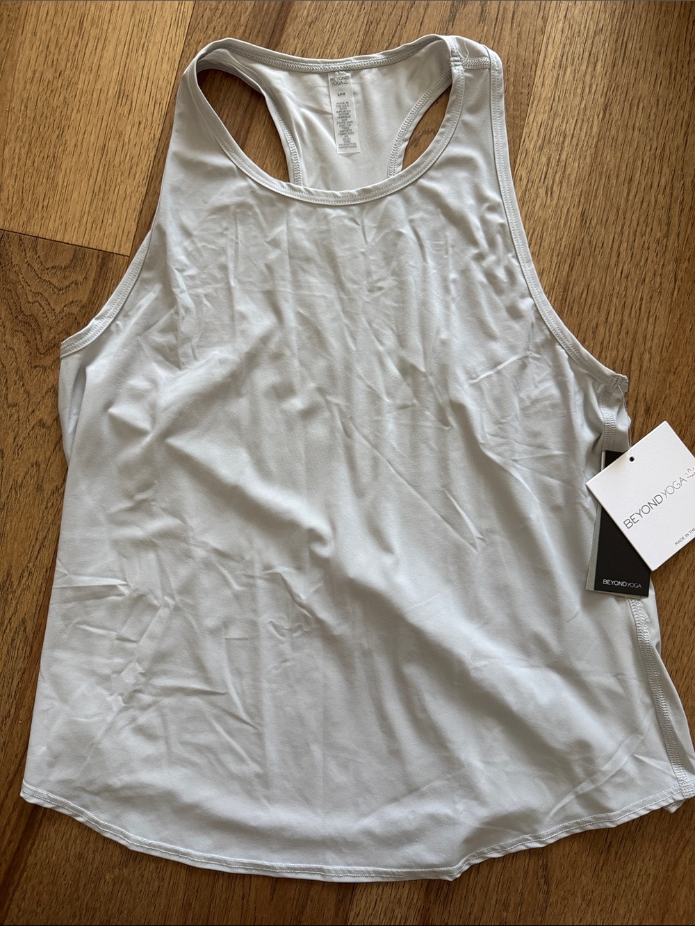 NWT Beyond Yoga POWERBEYOND™ Lite Resilient Tank in light grey, size small